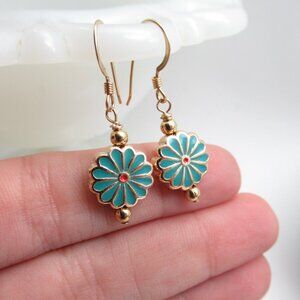 Daisy flower earrings on gold